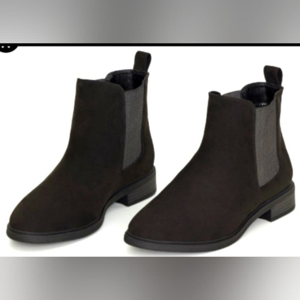 Women's Black Amber Ankle Boots    US. Size 8 Extra Wide    NWT